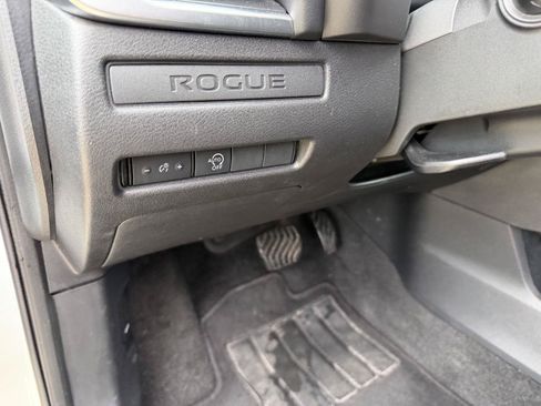 Used 2024 Nissan Rogue S FWD image 9