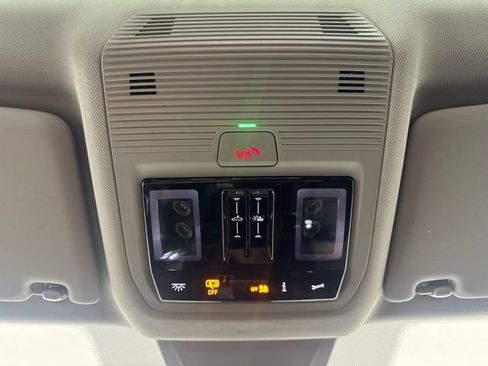 Certified 2024 Volkswagen Atlas SE w/ Panoramic Sunroof Package AWD/4WD image 14