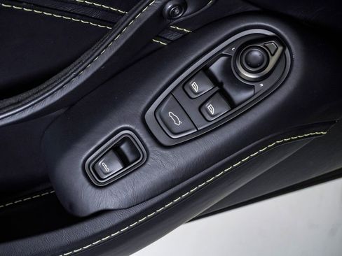 Used 2023 Aston Martin V12 Vantage Roadster image 36