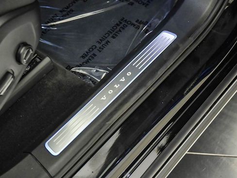 Used 2025 Volvo XC90 B6 Plus AWD/4WD image 17