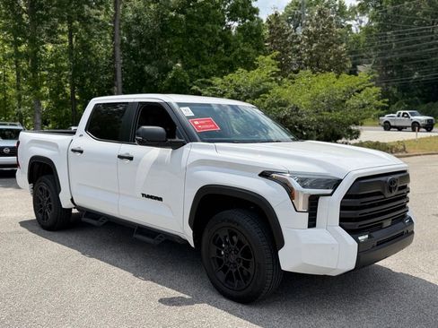 Used 2024 Toyota Tundra SR5 w/ SR5 Convenience Package AWD/4WD image 4
