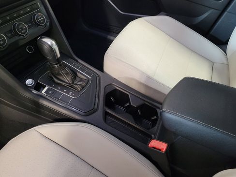 Used 2021 Volkswagen Tiguan SE w/ Panoramic Sunroof Package FWD image 26