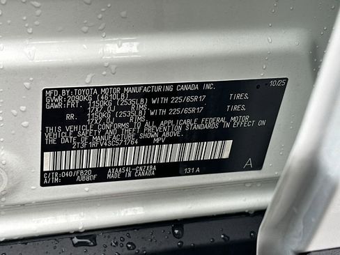Used 2025 Toyota RAV4 LE AWD/4WD image 31