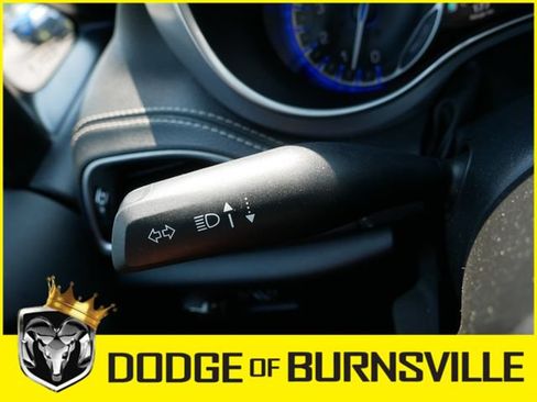 Used 2025 Chrysler Pacifica Limited FWD image 31