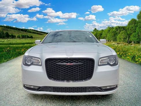 Used 2022 Chrysler 300 S w/ Comfort Group RWD image 8