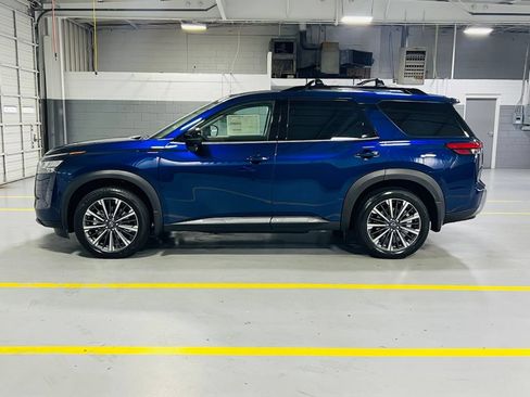 New 2026 Nissan Pathfinder Platinum FWD image 16
