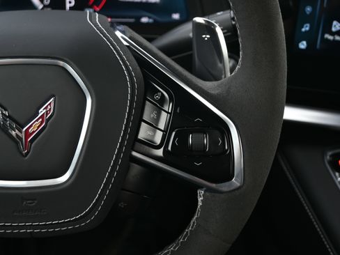 Used 2025 Chevrolet Corvette Stingray Premium Cpe w/ Z51 Performance Package RWD image 19