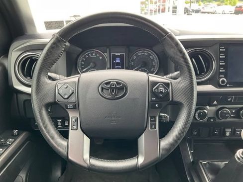 Used 2021 Toyota Tacoma TRD Off-Road w/ TRD Premium Off Road Package AWD/4WD image 3