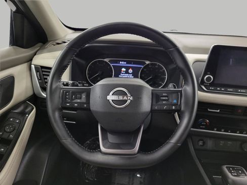 Used 2025 Nissan Rogue SV image 6