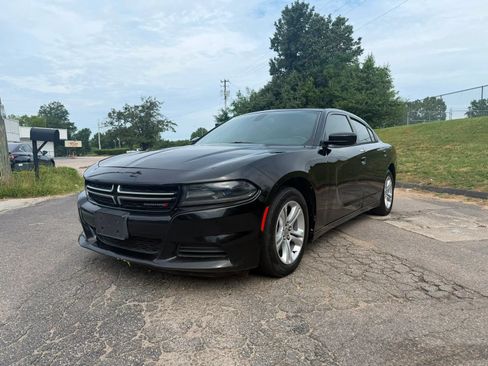 Used 2015 Dodge Charger SE w/ Popular Equipment Group RWD image 1