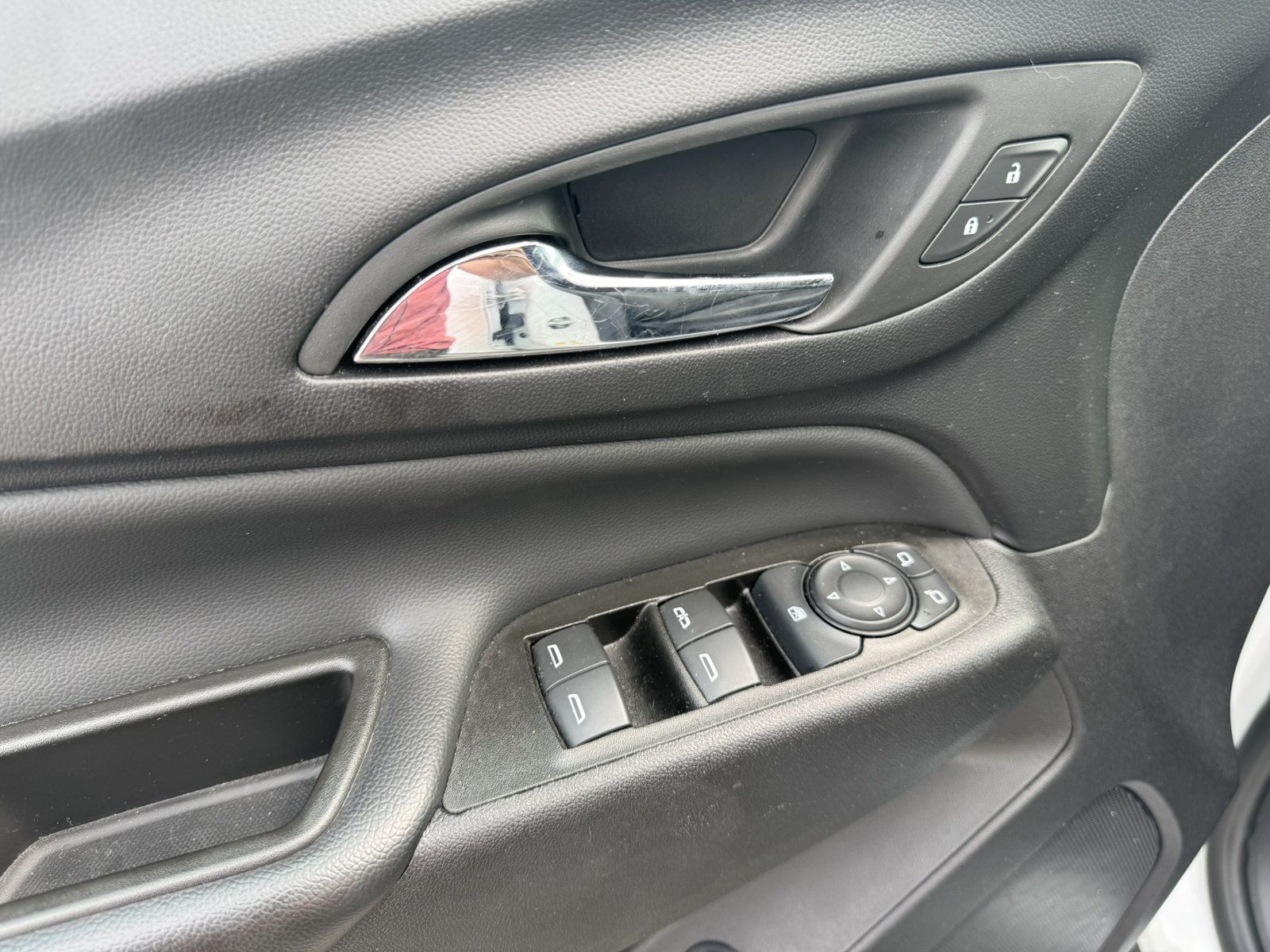 Used 2024 Chevrolet Equinox LT AWD/4WD image 9