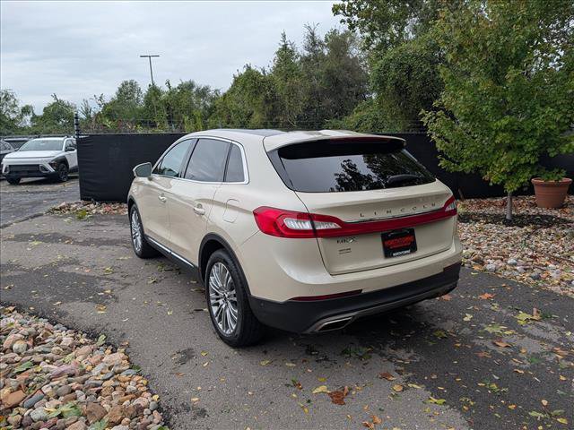 Used 2018 Lincoln MKX Reserve w/ Driver Assistance Package FWD image 3