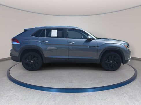 Used 2023 Volkswagen Atlas Cross Sport SE w/ Panoramic Sunroof Package FWD image 4