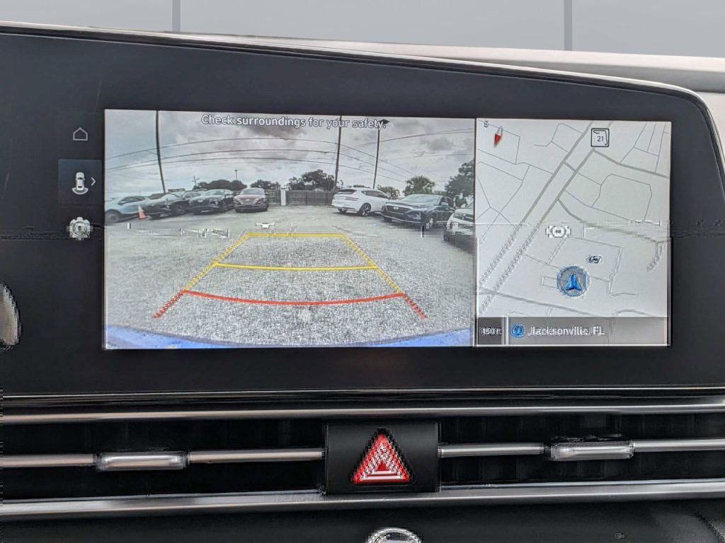 Certified 2025 Hyundai Elantra SEL FWD image 28