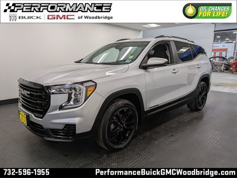 Used 2022 GMC Terrain SLE w/ Driver Convenience Package image 1