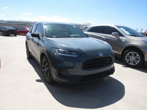 Used 2024 Honda HR-V Sport image 2