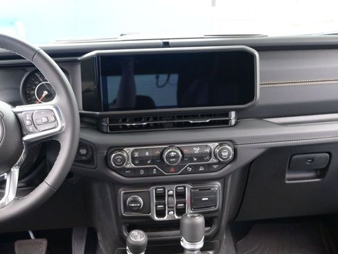 New 2026 Jeep Wrangler Unlimited Sahara AWD/4WD image 25