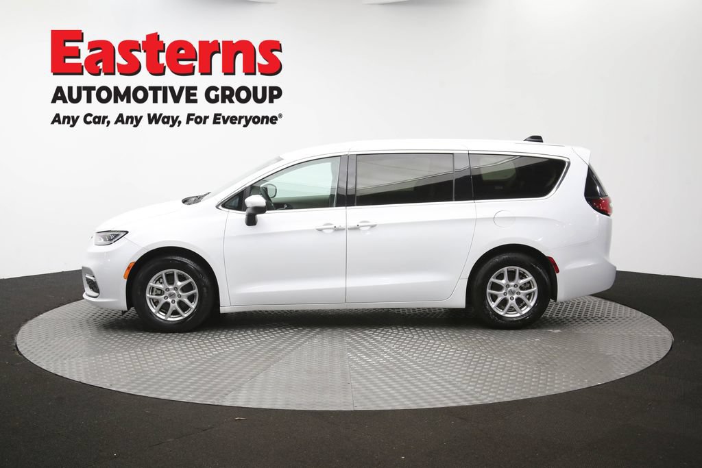 Used 2023 Chrysler Pacifica Touring-L FWD image 62