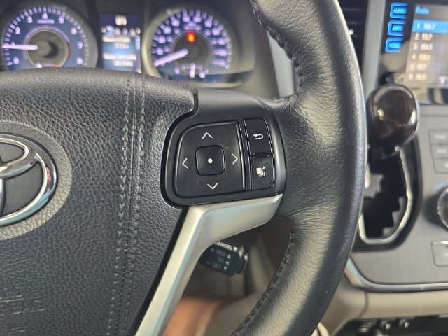 Used 2015 Toyota Sienna XLE Premium FWD image 20
