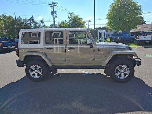 Used 2017 Jeep Wrangler Unlimited Sahara w/ Quick Order Package 24E Chief AWD/4WD image 4