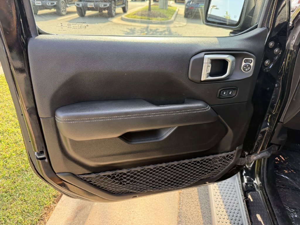 Used 2021 Jeep Wrangler Unlimited Sahara AWD/4WD image 32