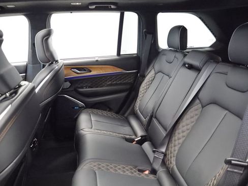 Used 2025 Jeep Grand Cherokee Summit AWD/4WD image 19
