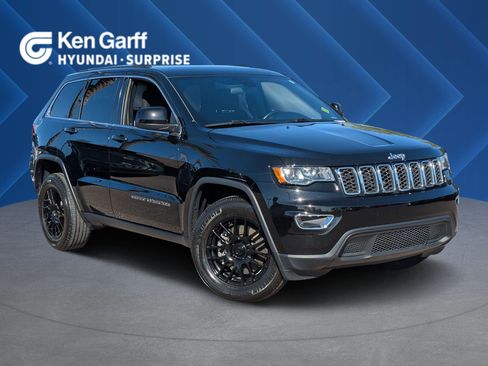 Used 2021 Jeep Grand Cherokee Laredo image 1