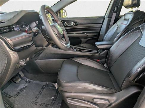 Used 2024 Jeep Compass Trailhawk image 11