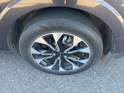 Used 2023 Kia Carnival EX image 14