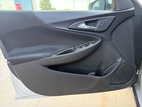 Used 2016 Chevrolet Malibu LT FWD image 11
