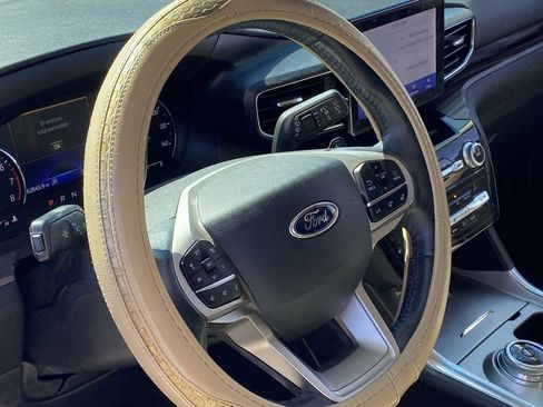 Used 2021 Ford Explorer Limited w/ Equipment Group 301A image 8