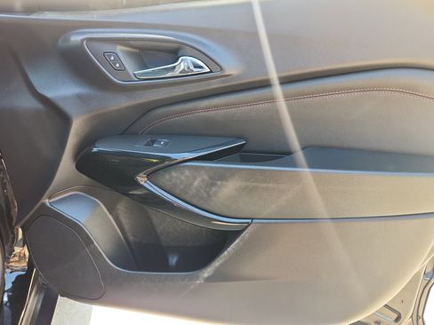 Used 2025 Chevrolet Trax RS w/ Sunroof Package FWD image 49