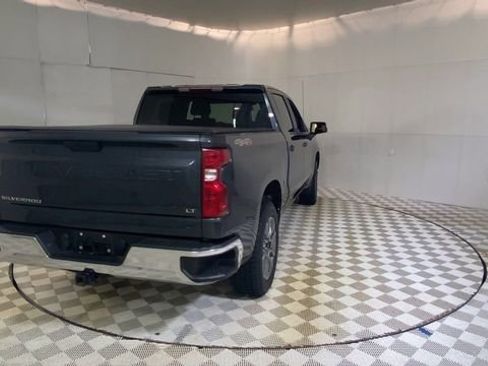 Used 2022 Chevrolet Silverado 1500 LT AWD/4WD image 2