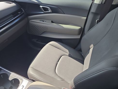 New 2026 Kia Carnival FWD image 15