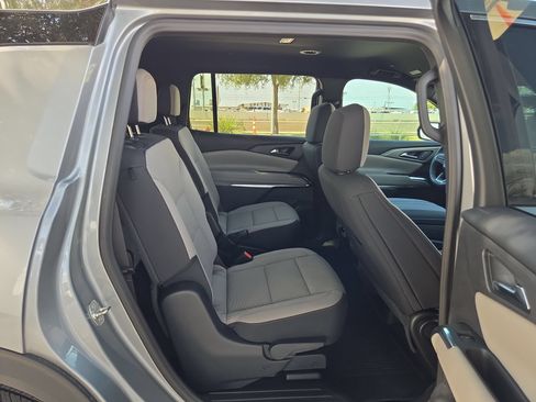Certified 2026 Chevrolet Traverse LT w/ Driver Confidence Package FWD image 24