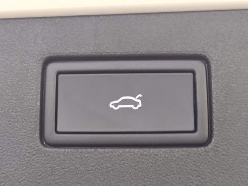 Used 2025 Volkswagen Tiguan SE FWD image 18