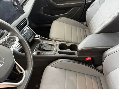 Used 2025 Volkswagen Jetta SE image 41