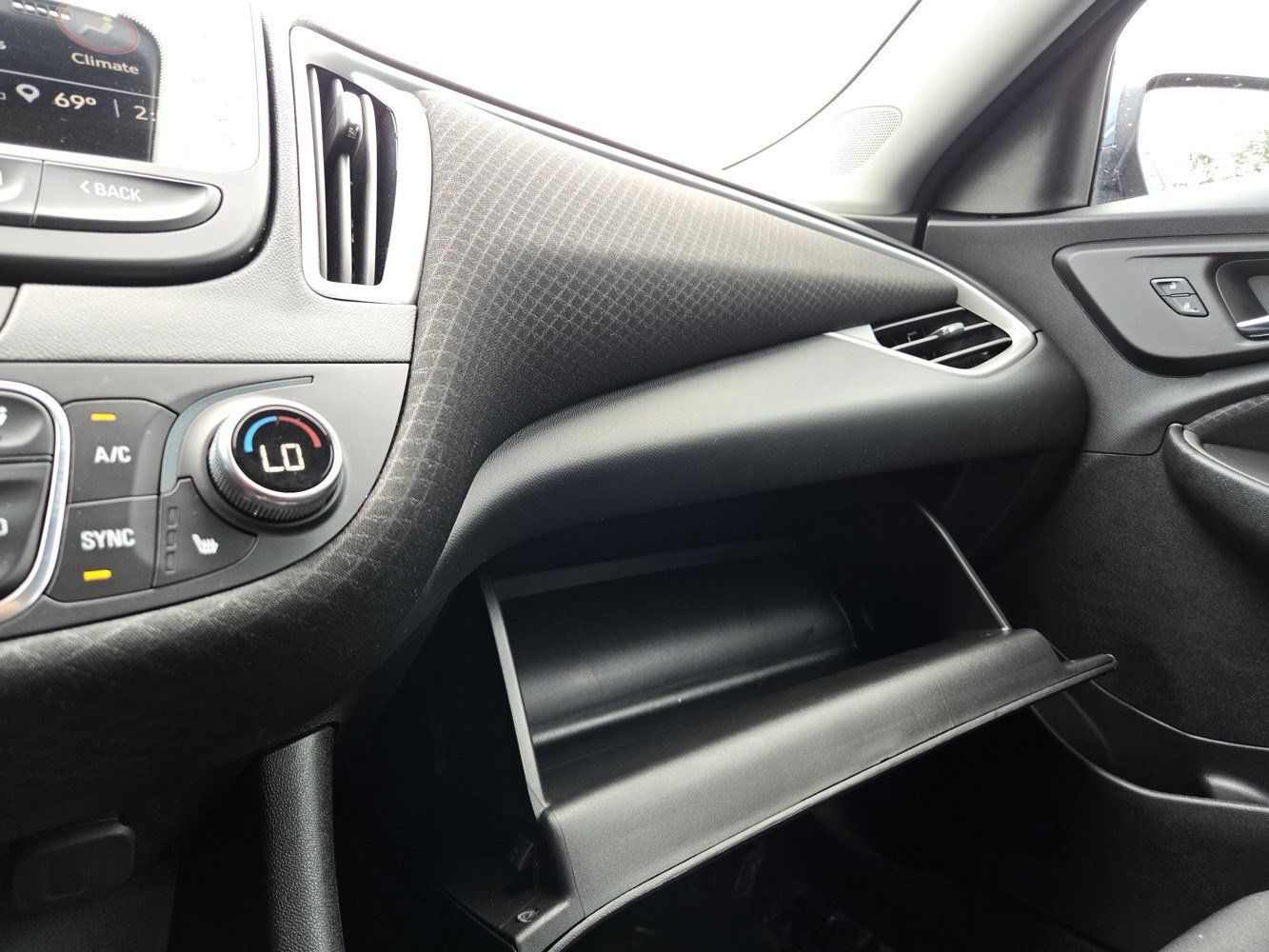 Used 2025 Chevrolet Malibu LT FWD image 13