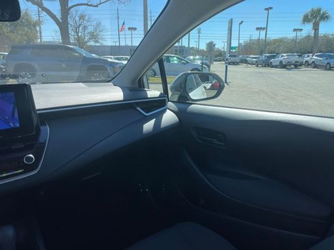 Used 2025 Toyota Corolla LE image 33
