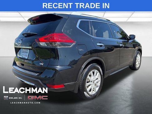 Used 2017 Nissan Rogue SV FWD image 3