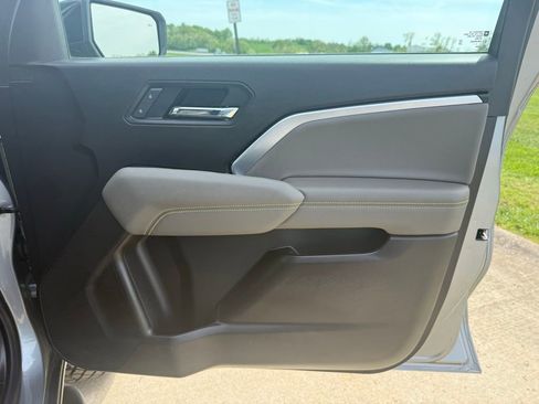 Used 2025 Chevrolet Colorado ZR2 w/ Technology Package AWD/4WD image 19