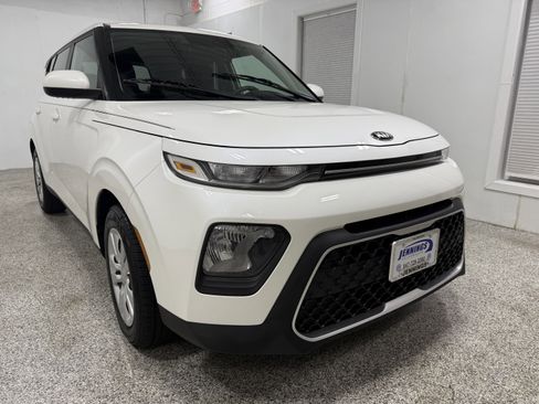 Used 2021 Kia Soul LX image 1
