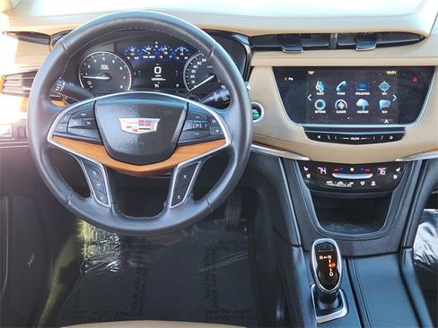 Used 2017 Cadillac XT5 Platinum image 27