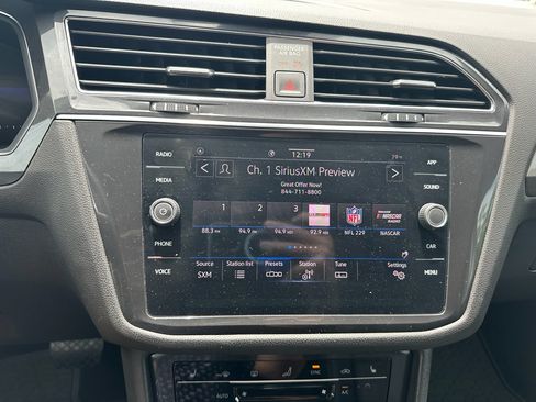 Used 2023 Volkswagen Tiguan SE FWD image 12