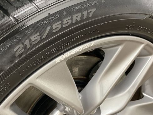 Used 2022 Toyota Avalon XLE image 32