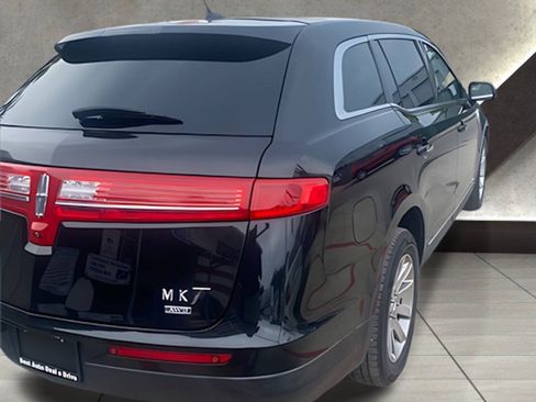 Used 2015 Lincoln MKT AWD image 10