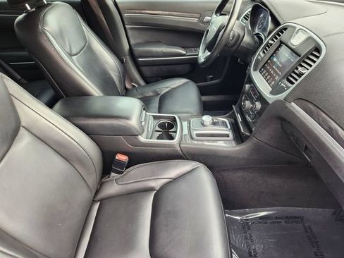 Used 2021 Chrysler 300 Touring L RWD image 19