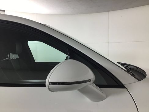 Certified 2024 Porsche Macan AWD/4WD image 19