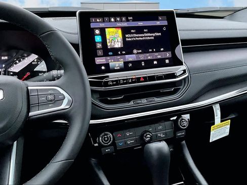 New 2026 Jeep Compass Latitude image 16