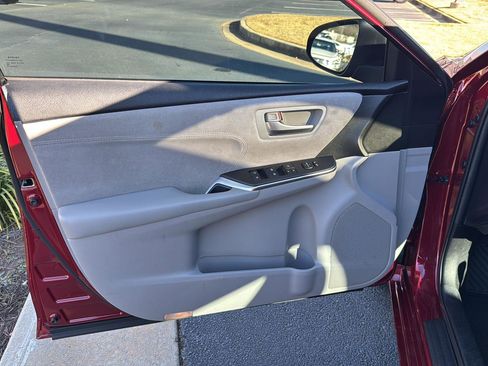 Used 2016 Toyota Camry XSE image 14